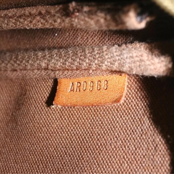 💯 Authentic Louis Vuitton Pochette Accessoires Old Model In The Monogram Canvas - Picture 8 of 12